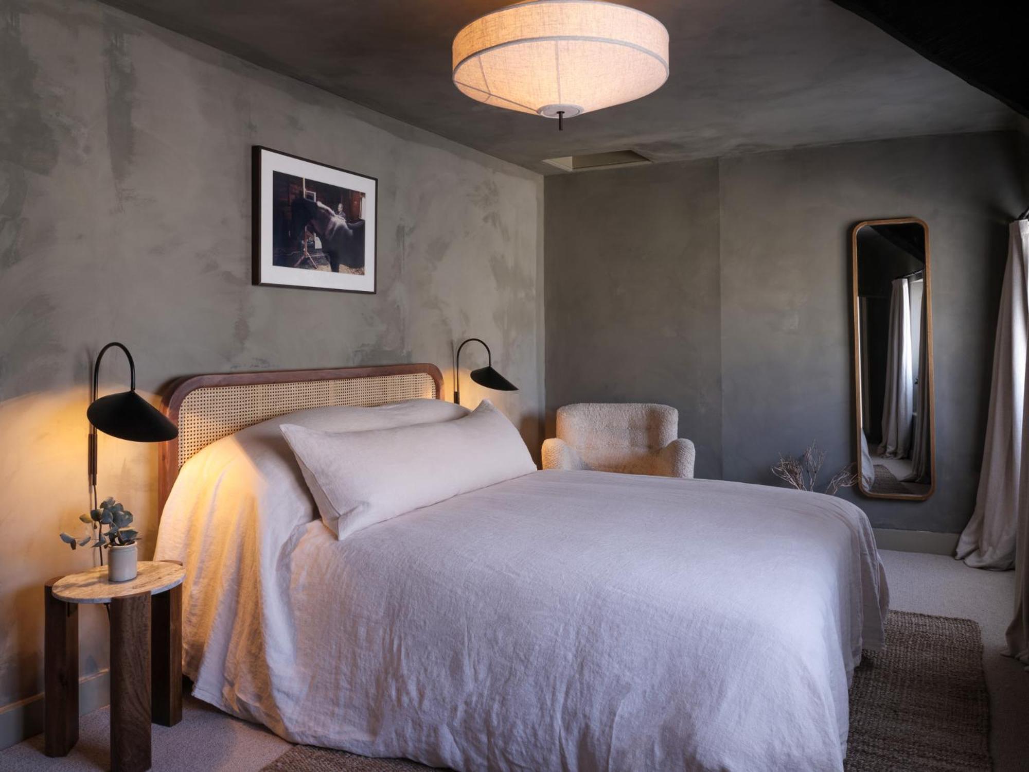 Highway Hotel Бърфорд Екстериор снимка