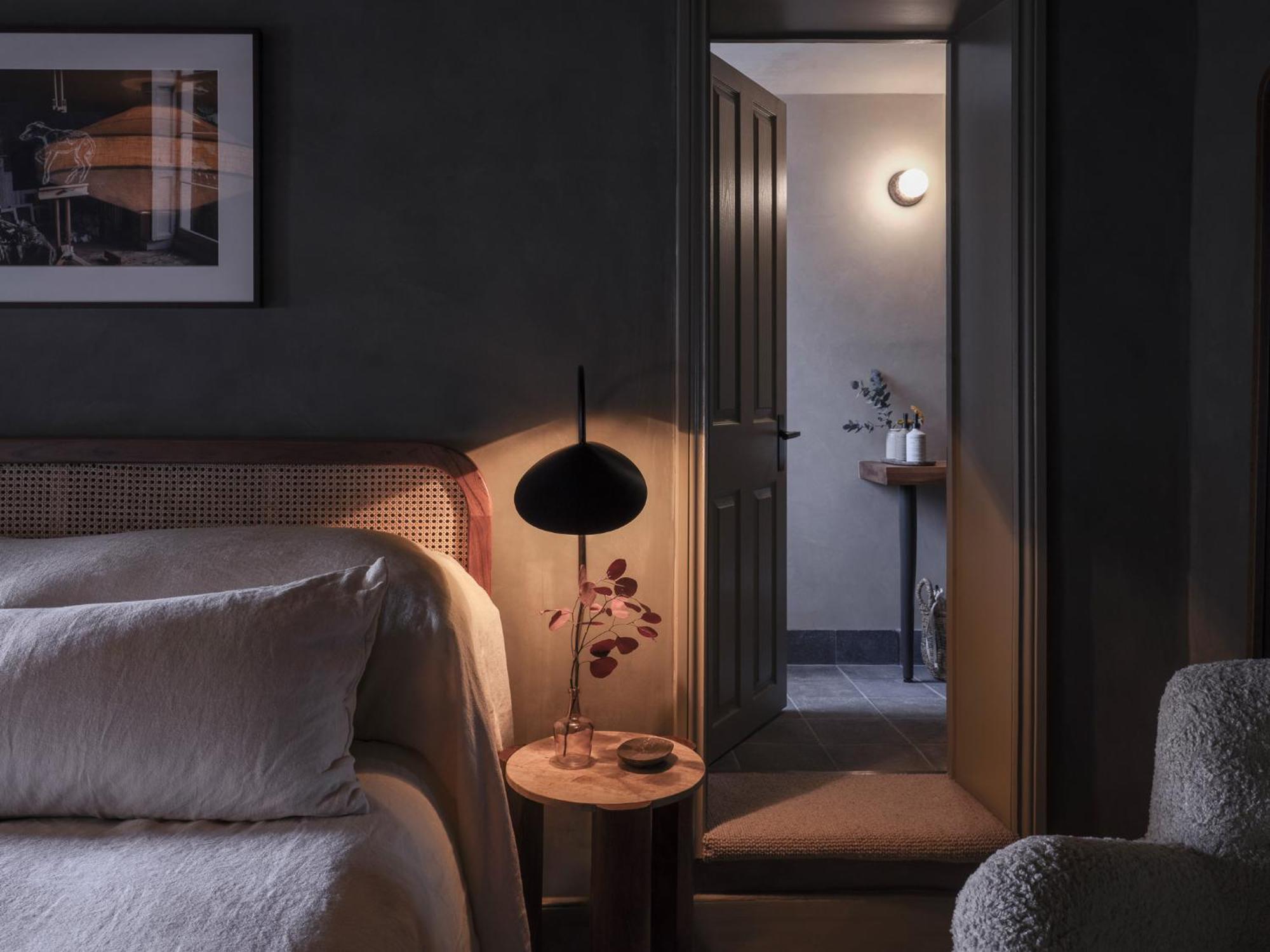 Highway Hotel Бърфорд Екстериор снимка